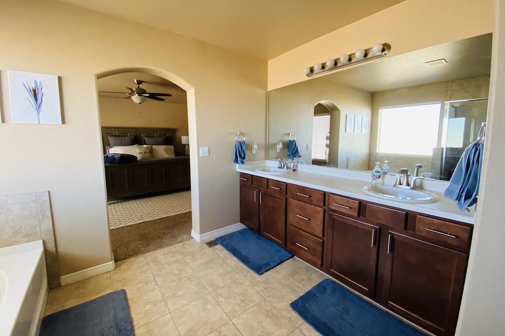 Photo of Bathroom in Cimarron Hills