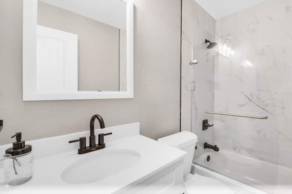 Photo of Bathroom in Doubleheader