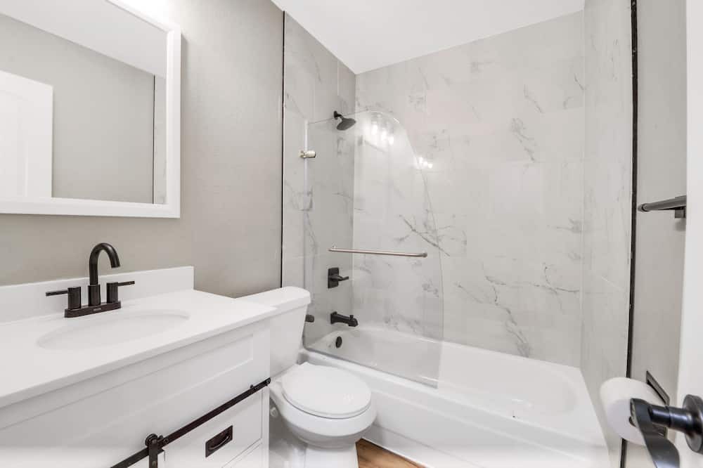 Photo of Bathroom in Doubleheader