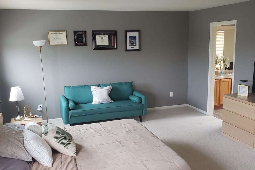 Photo of Bedroom in Roxborough