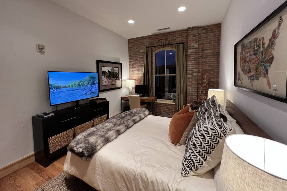 Photo of Bedroom in Eagle