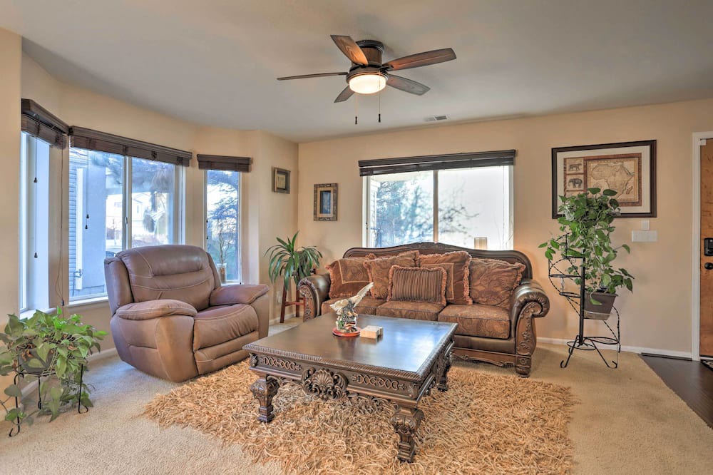 Photo of Livingroom in Green Valley Ranch