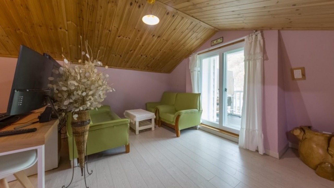 Photo of Bedroom in Buk