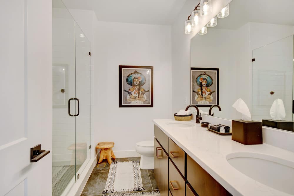 Photo of Bathroom in Rendezvous