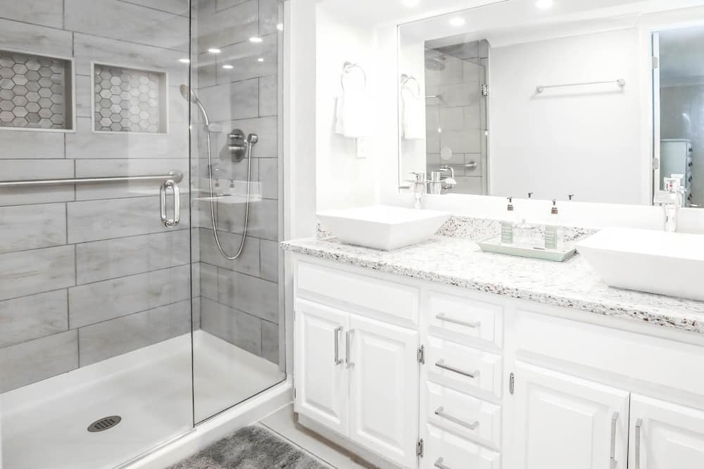 Photo of Bathroom in Lea Manor