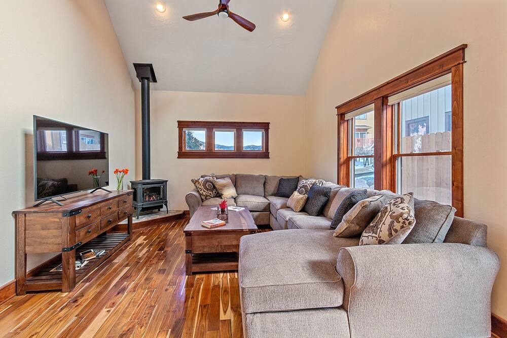 Photo of Livingroom in Historic District