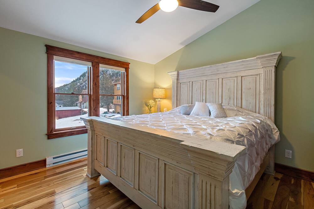 Photo of Bedroom in Historic District