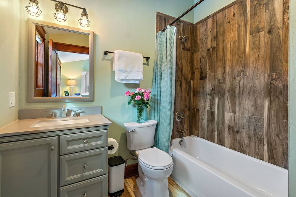 Photo of Bathroom in Historic District
