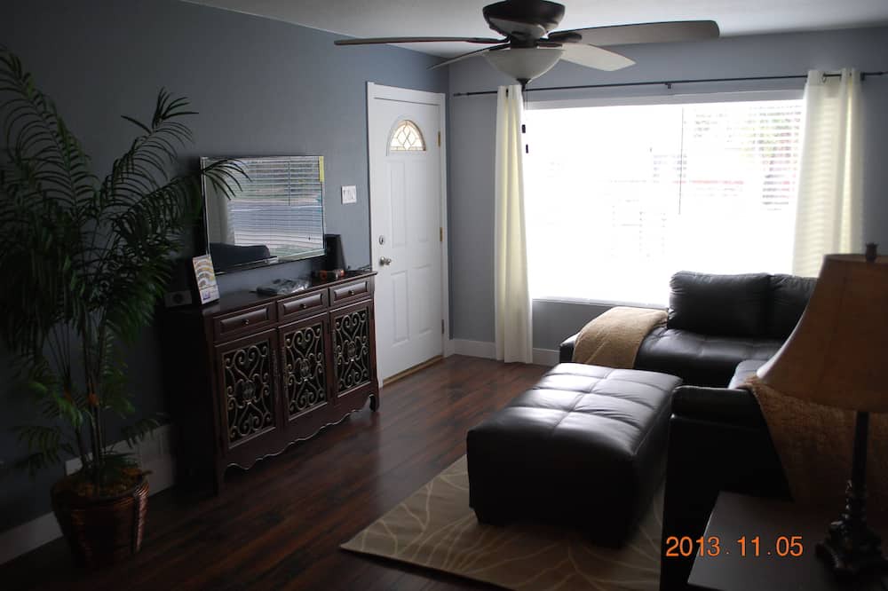 Photo of Livingroom in Jewell Heights - Hoffman Heights