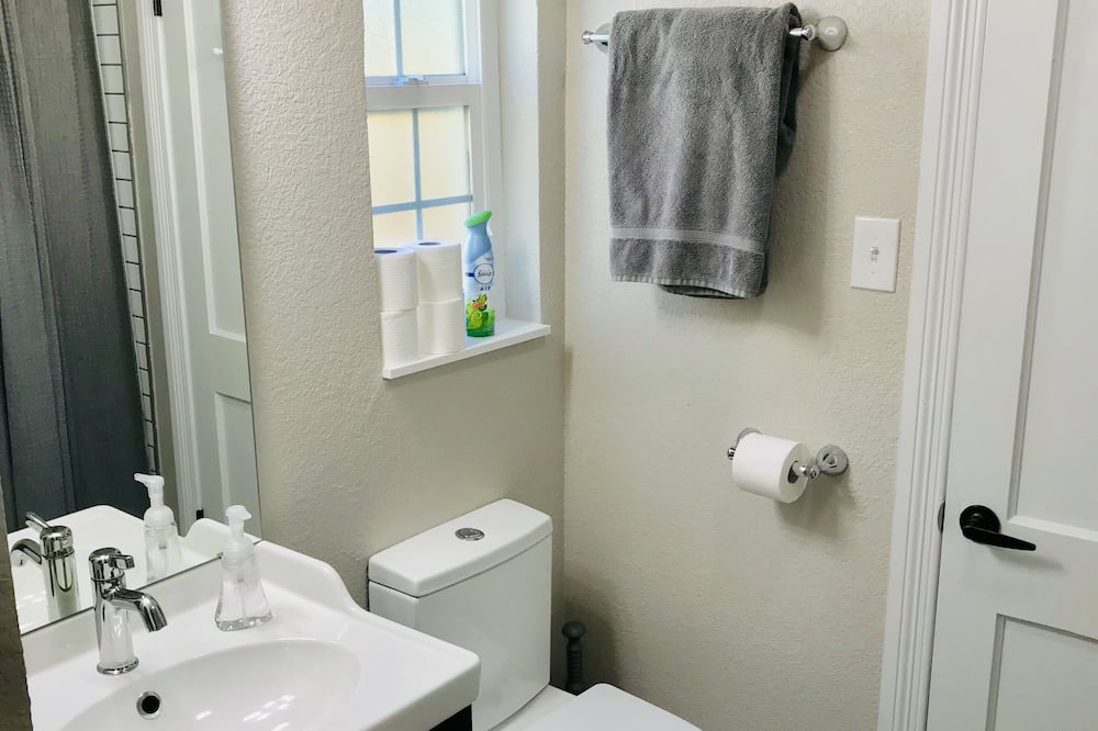 Photo of Bathroom in Jewell Heights - Hoffman Heights
