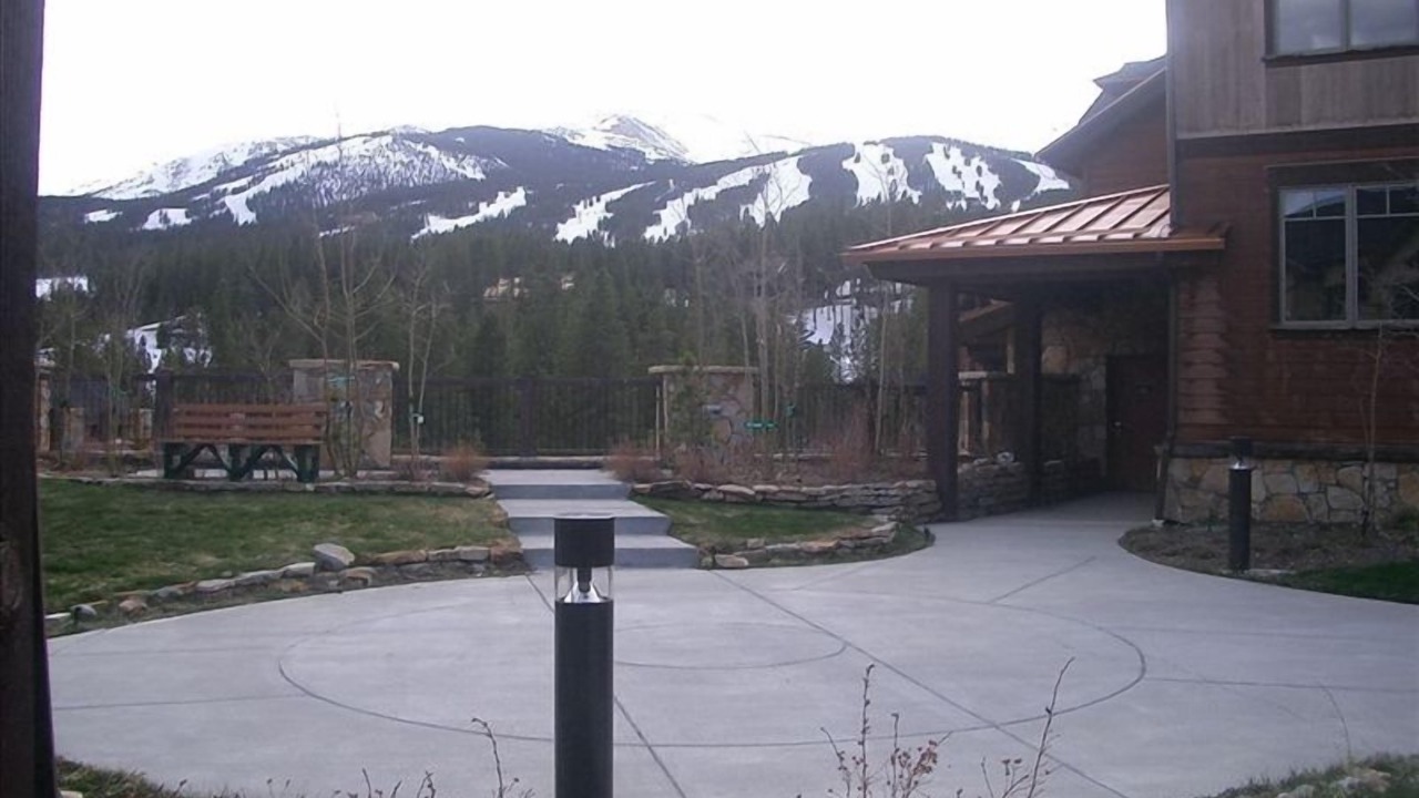 Photo of Outdoor in Four O'Clock