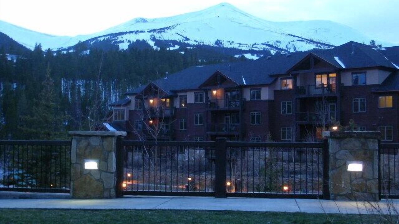 Photo of Outdoor in Four O'Clock