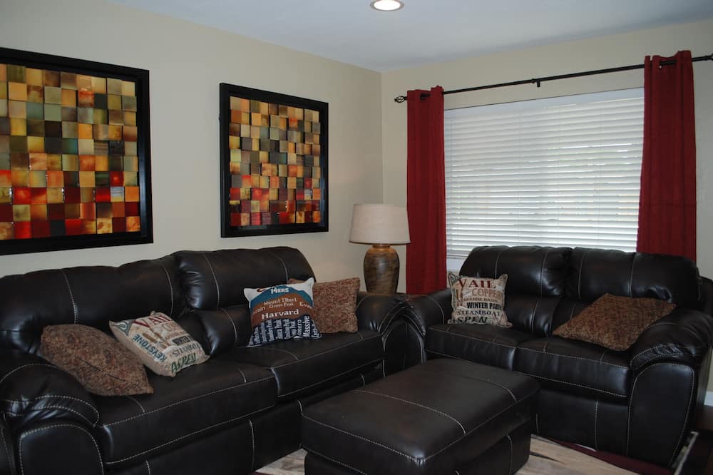 Photo of Livingroom in Jewell Heights - Hoffman Heights