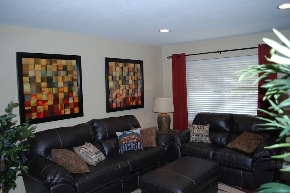 Photo of Livingroom in Jewell Heights - Hoffman Heights