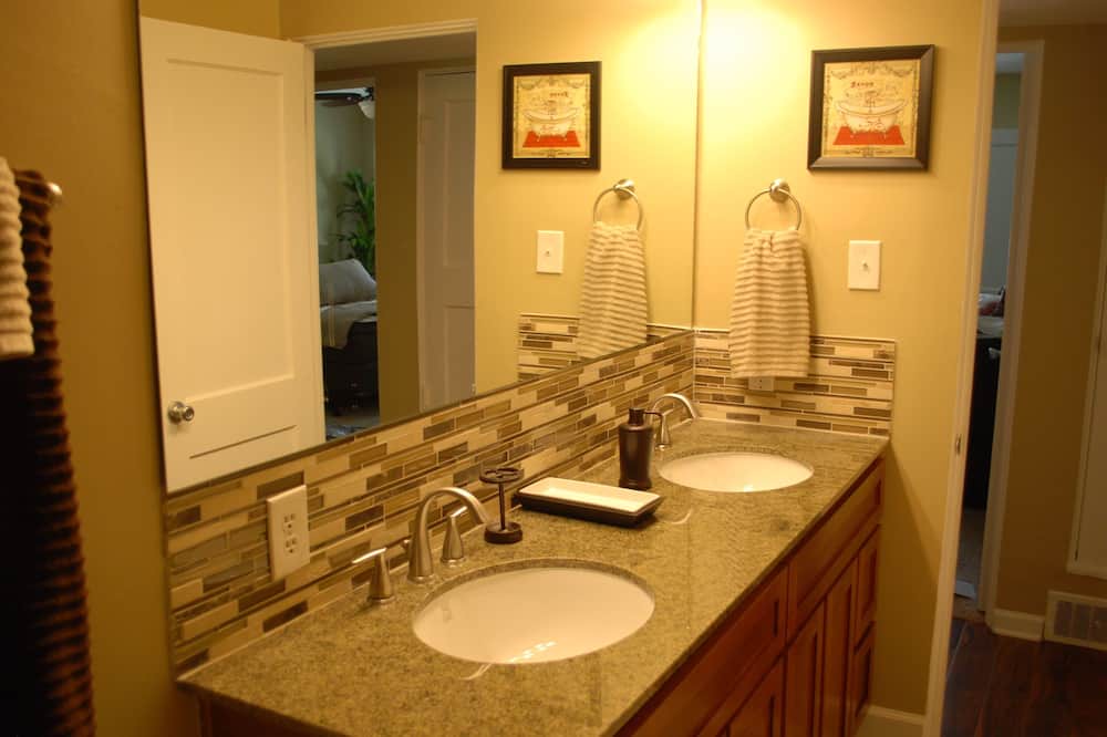 Photo of Bathroom in Jewell Heights - Hoffman Heights