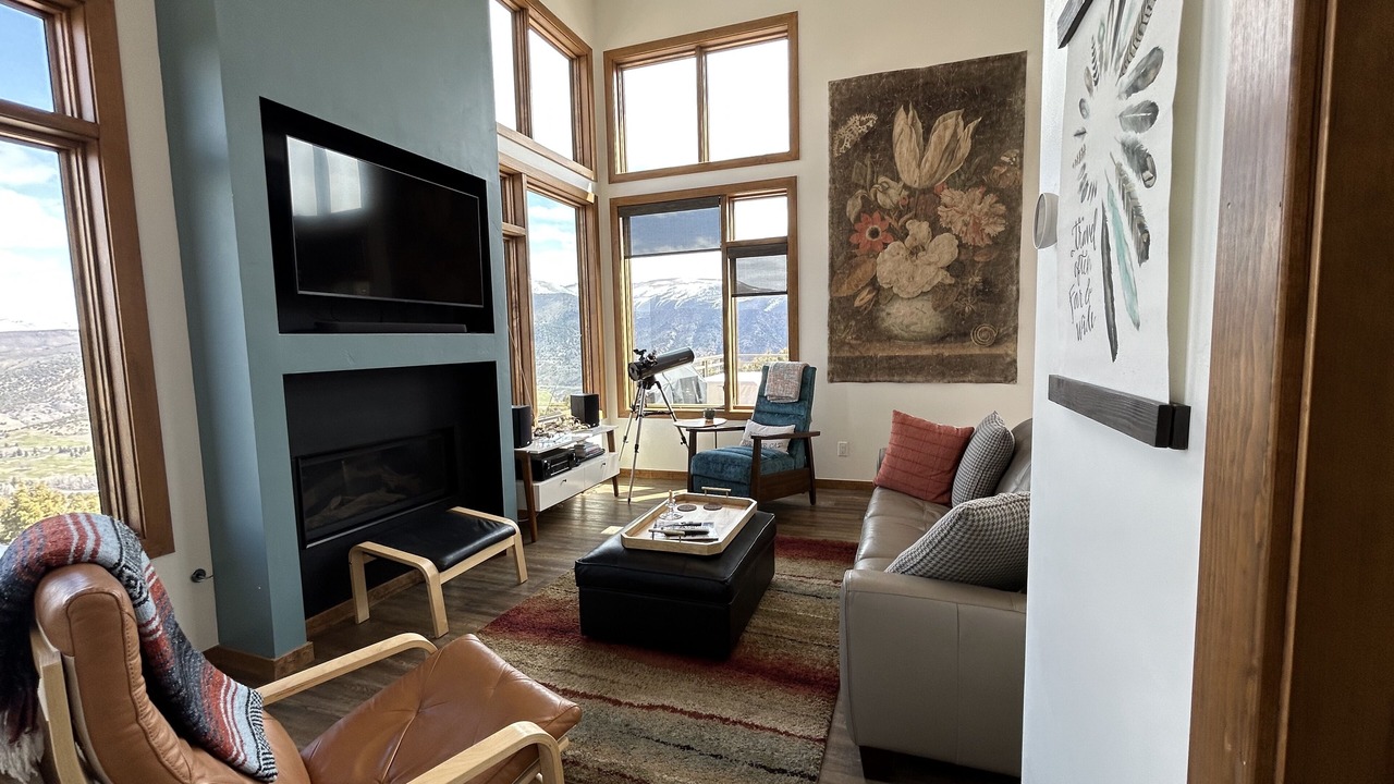 Photo of Livingroom in Edwards