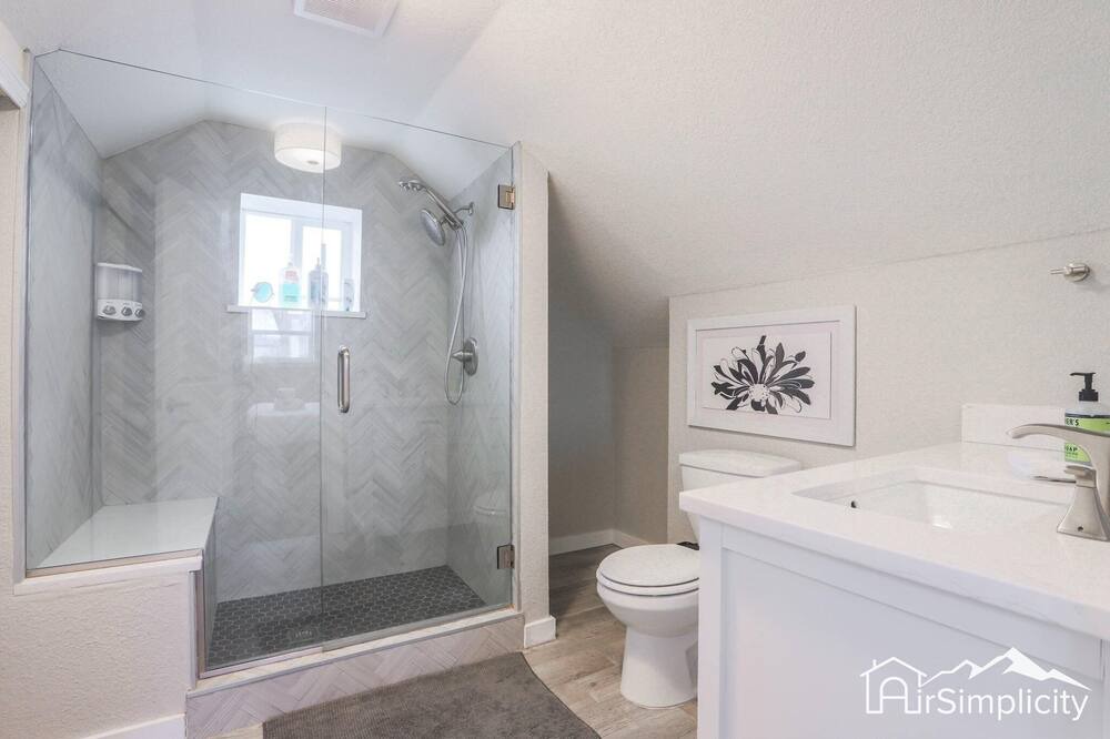 Photo of Bathroom in Jefferson Park