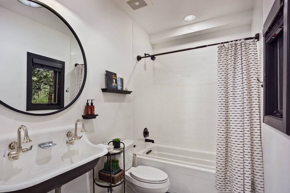Photo of Bathroom in Highland Meadows