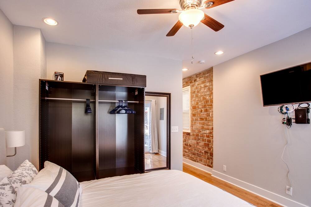 Photo of Bedroom in Five Points