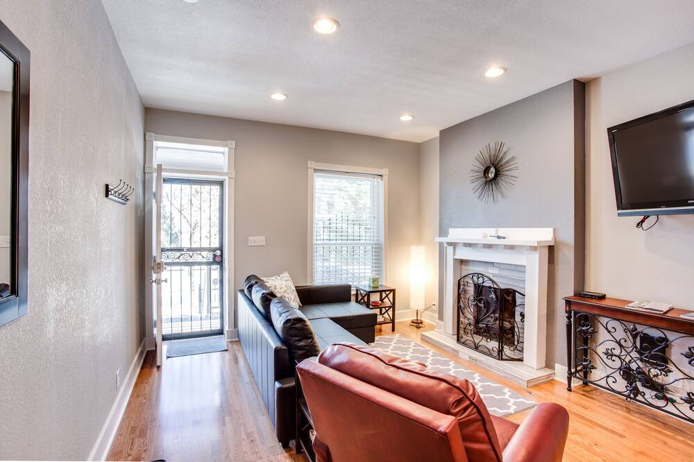 Photo of Livingroom in Five Points