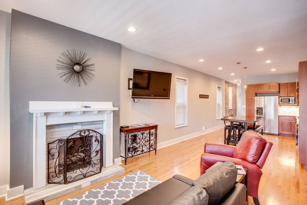 Photo of Livingroom in Five Points