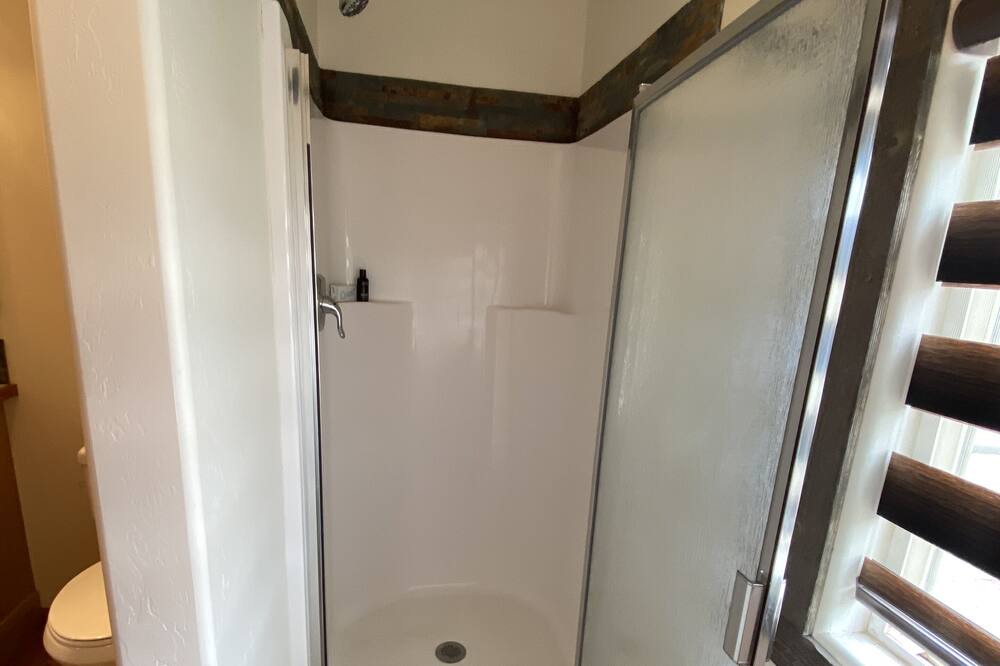 Photo of Bathroom in Lazear
