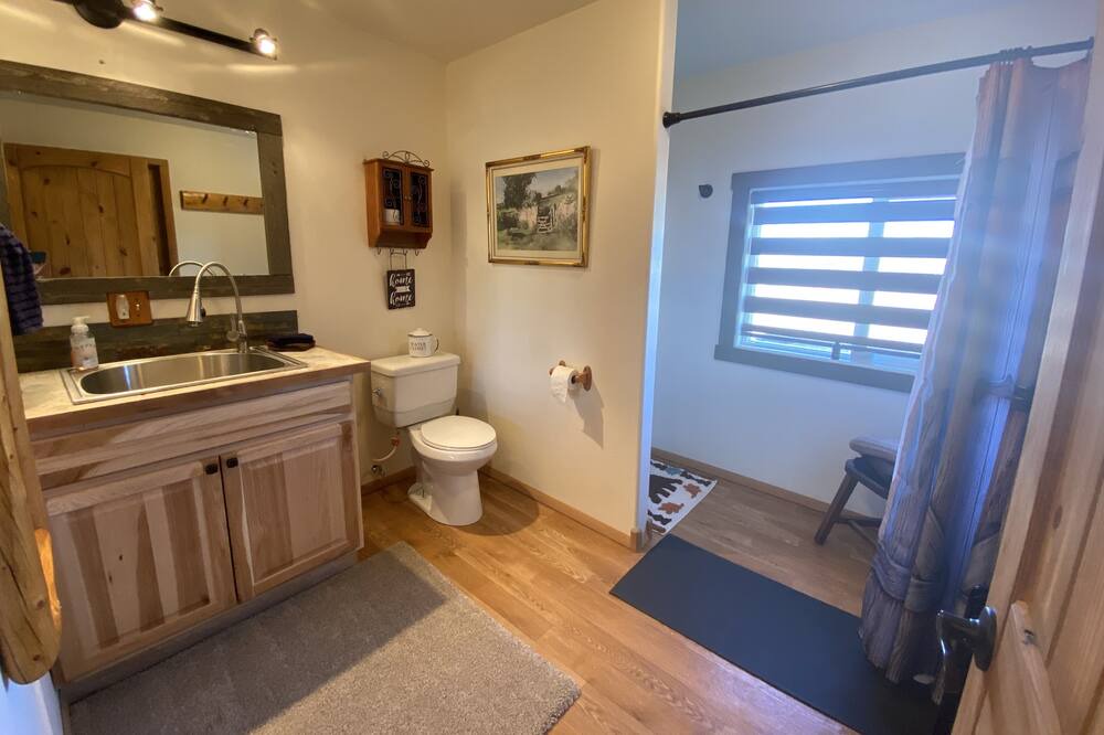Photo of Bathroom in Lazear