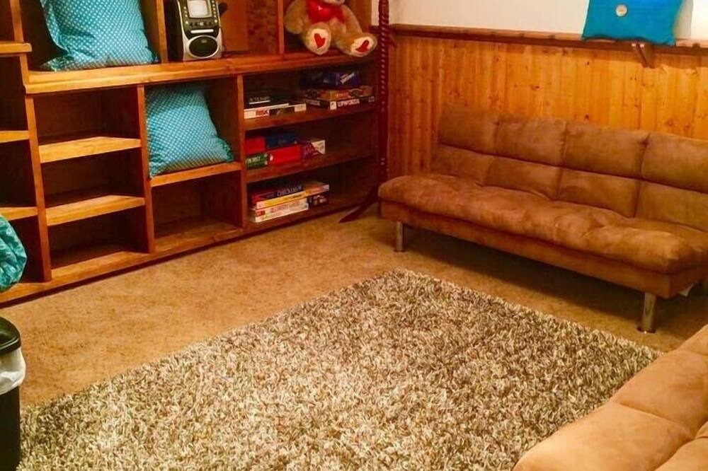 Photo of Livingroom in North Central Westminster