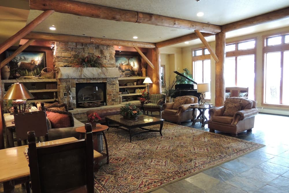 Photo of Livingroom in River Run