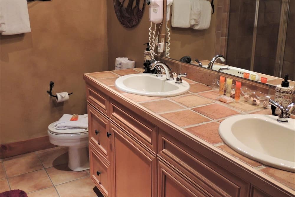 Photo of Bathroom in River Run
