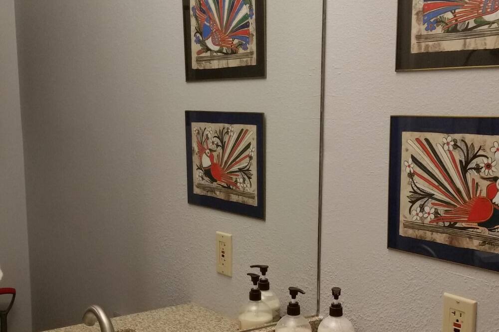 Photo of Bathroom in Summit Cove