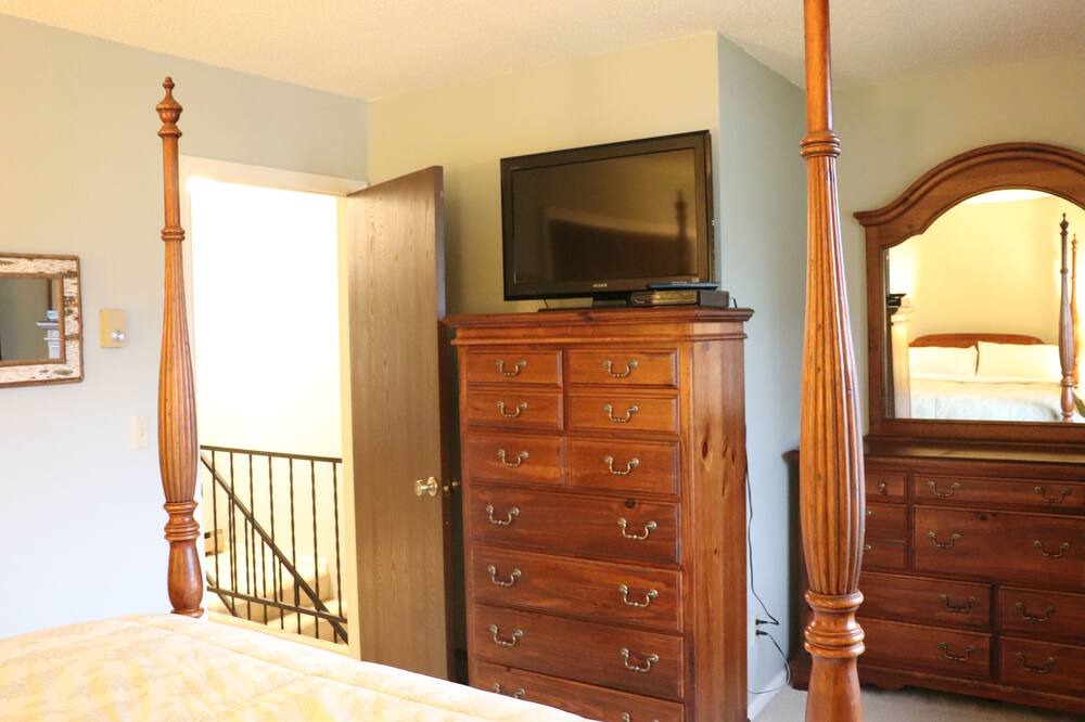 Photo of Bedroom in Summit Cove