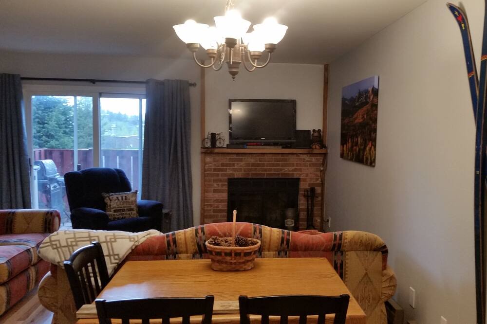 Photo of Livingroom in Summit Cove