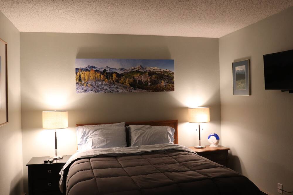 Photo of Bedroom in Summit Cove