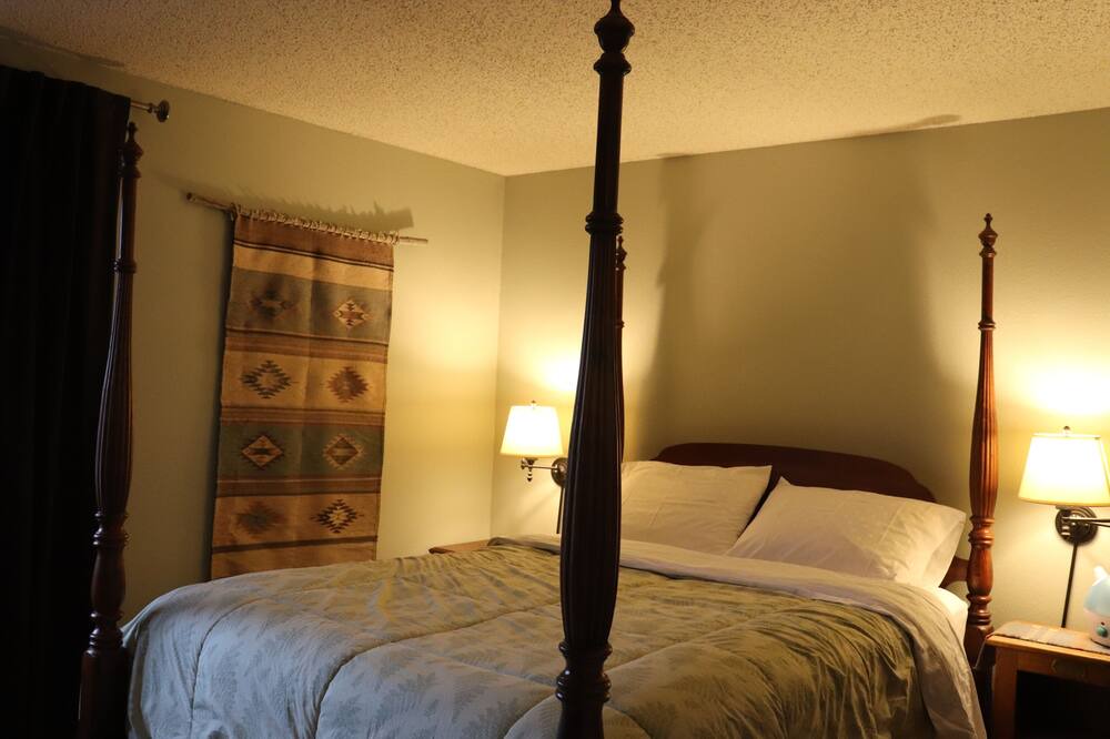 Photo of Bedroom in Summit Cove