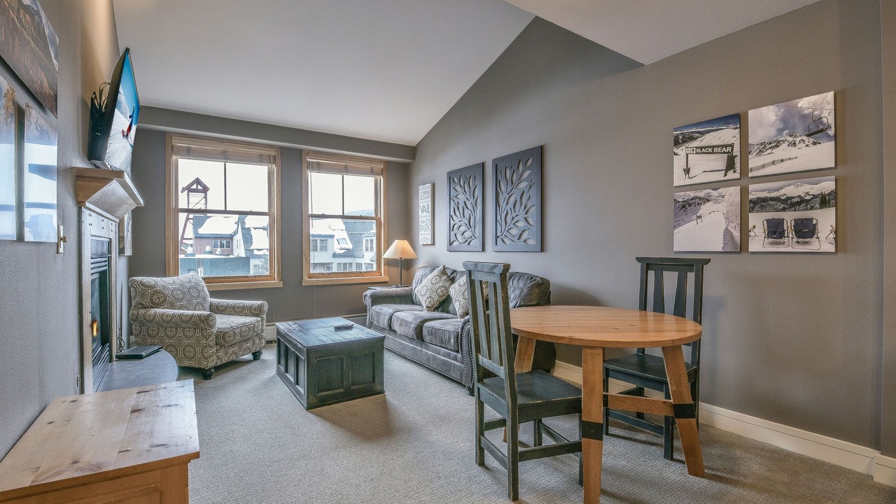 Photo of Livingroom in River Run