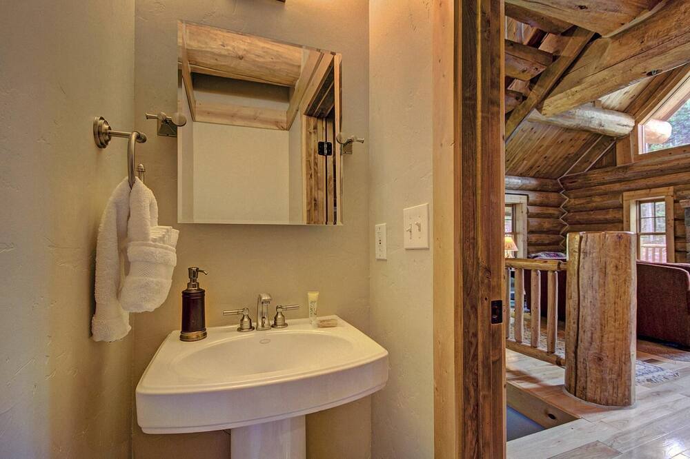 Photo of Bathroom in Quandary Village