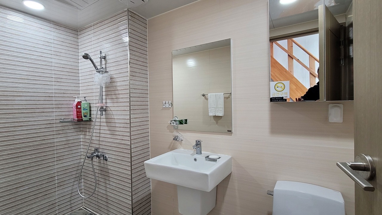 Photo of Bathroom in Pyoseon