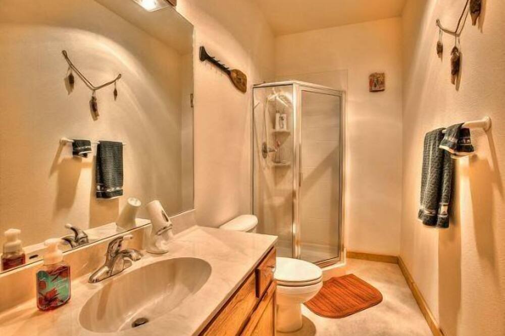Photo of Bathroom in Lyons