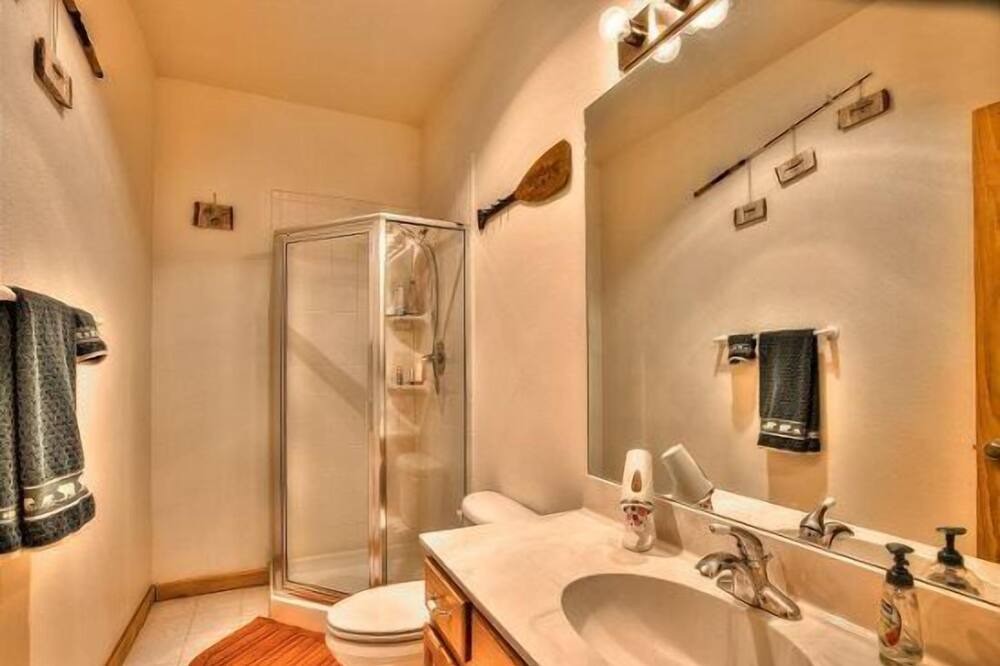 Photo of Bathroom in Lyons