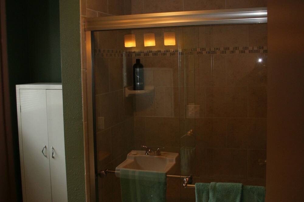 Photo of Bathroom in Lyons