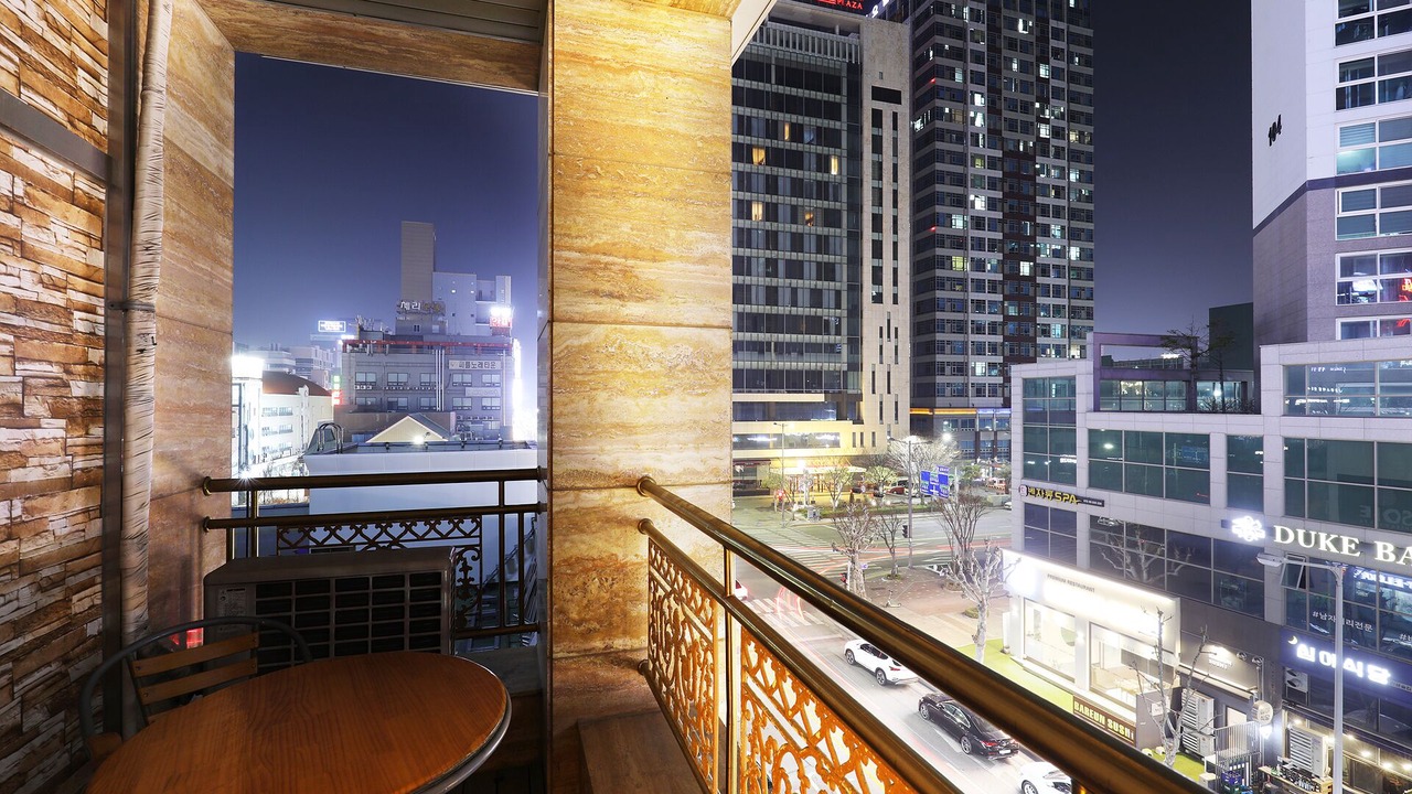 Photo of Patio Balcony in Seo-Gu
