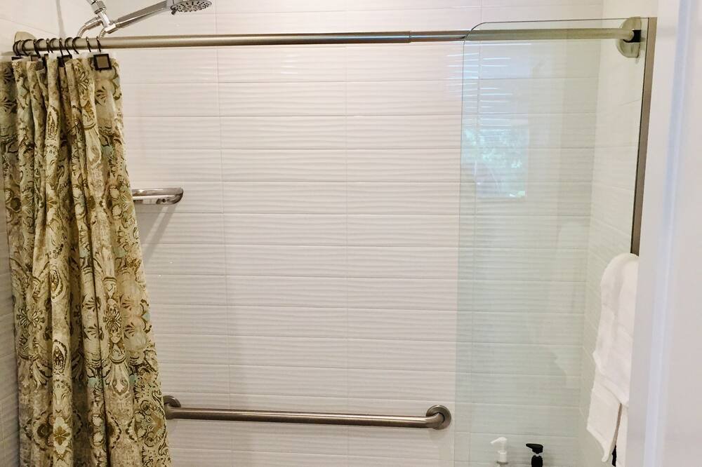 Photo of Bathroom in Martin Acres