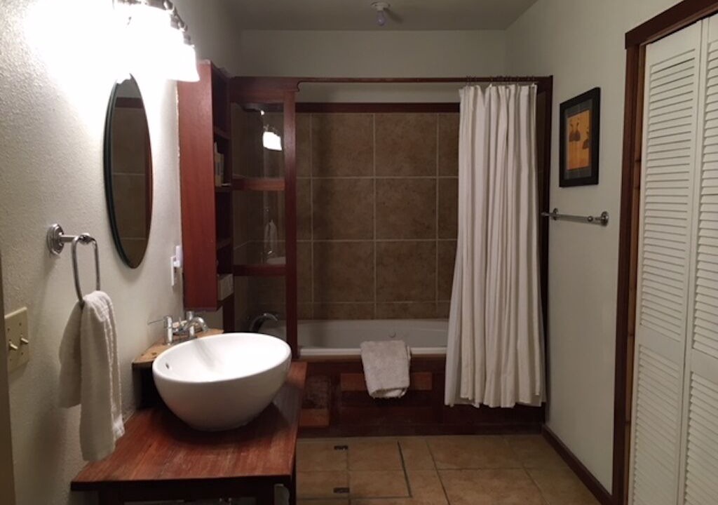 Photo of Bathroom in Orange Orchard