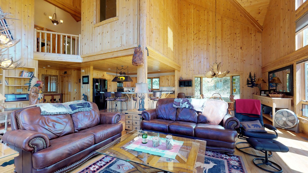Photo of Livingroom in Hamilton Creek