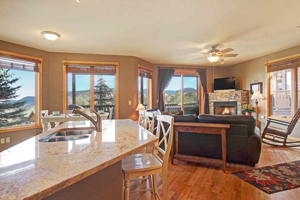 Photo of Livingroom in Estes Park