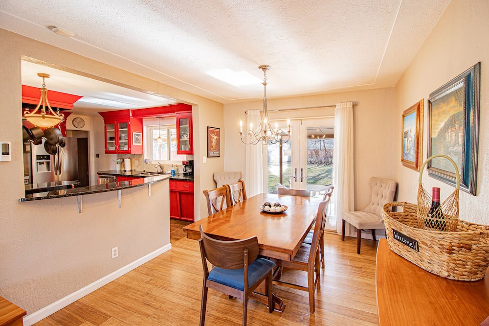 Photo of Livingroom in North Alameda