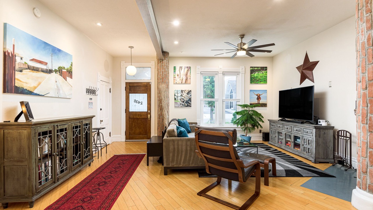 Photo of Livingroom in Curtis Park
