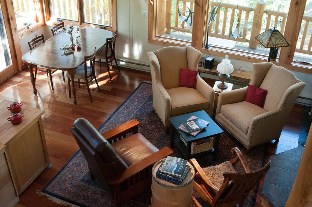 Photo of Bedroom in Michigan Hill