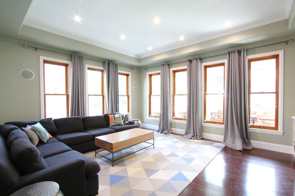Photo of Livingroom in Mapleton Hill